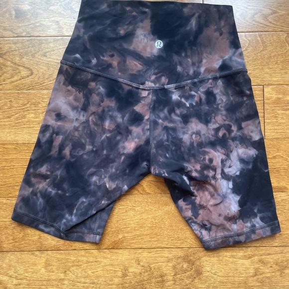 Lululemon Align shorts 8” - Picture 3 of 3